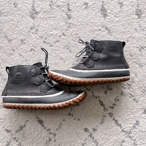 🛑SOLD🛑 Sorel Out N About Black Leather Waterproof Flat Boots